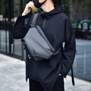 Simple men’s motorcycle crossbody waterproof iPad multifunctional chest bag, stylish and cool shoulder bag