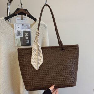 New Handheld Small For Women 2026 Super Popular Bucket Fashionable Crossbody Versatile Shoulder Bag Trendy