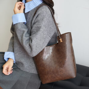Fashion Large Capacity Shoulder Underarm Autumn Winter Waxed Leather Light Luxury Commuter Tote Bag For Women