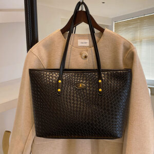 Unique Hih-quality 2026 autumn and winter new lare capacity Tote three-dimensional underarm with forein style hand