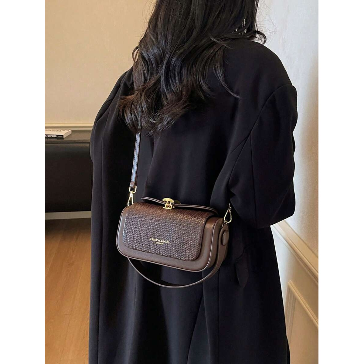 Vintage Weave Barrel Handbag Ladies Luxury Lock Design Daily Crossbody Purse