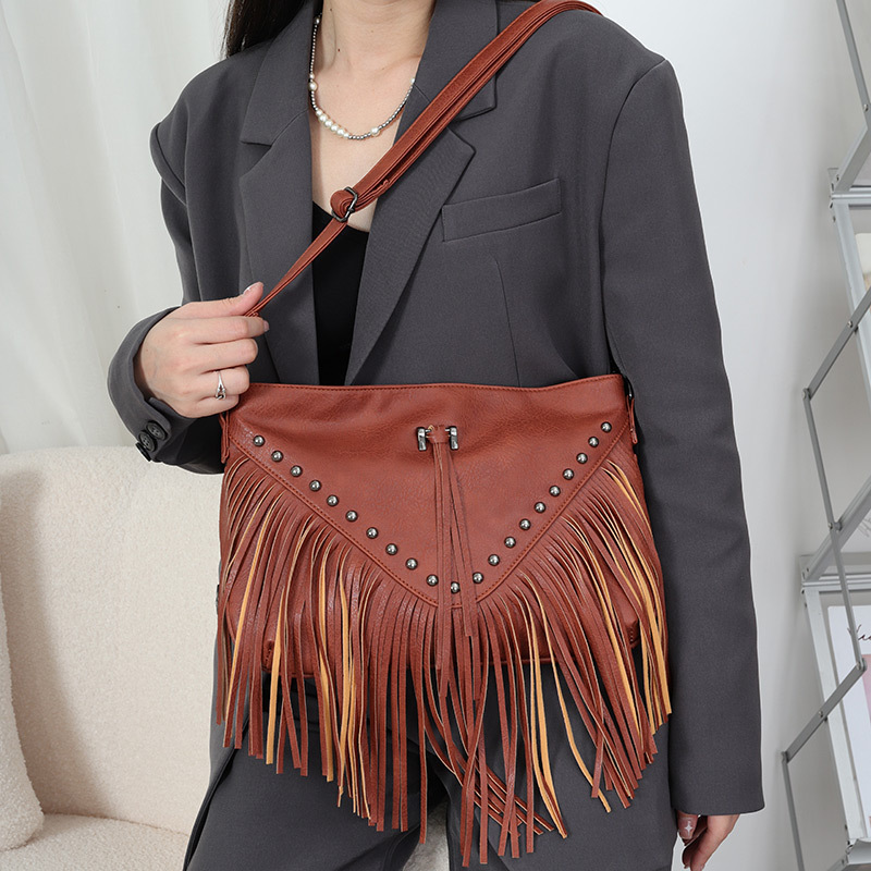 Bags Soft Leather Trendy Casual Rivet Tassel Shoulder Crossbody Women's Large Bag - Image 4