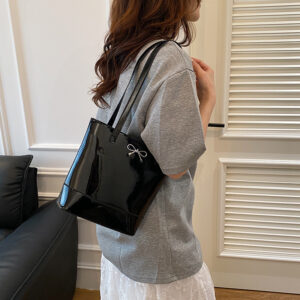 2026 New Fashion Commuter Women, Large Capacity Aesthetic Shoulder Bag, Trending Butterfly Tote Bag For Women This Year