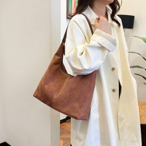 2026 Designer New Style Large Capacity Underarm Tote Commuter Versatile Fashion Niche Matte Shoulder Bag For Women