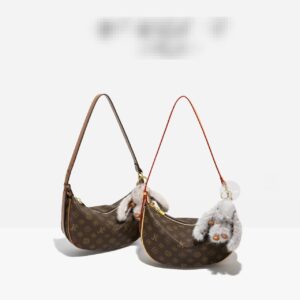 Monica Chichi Women’s Large Capacity Shoulder Bag Elegant Soft Leather Versatile Crossbody With Zipper Multi-compartment