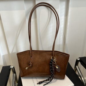 Classic Fashion Retro Large Capacity Versatile Casual Commuting Shoulder Bag, Equipped With Bag Hanging Accessories