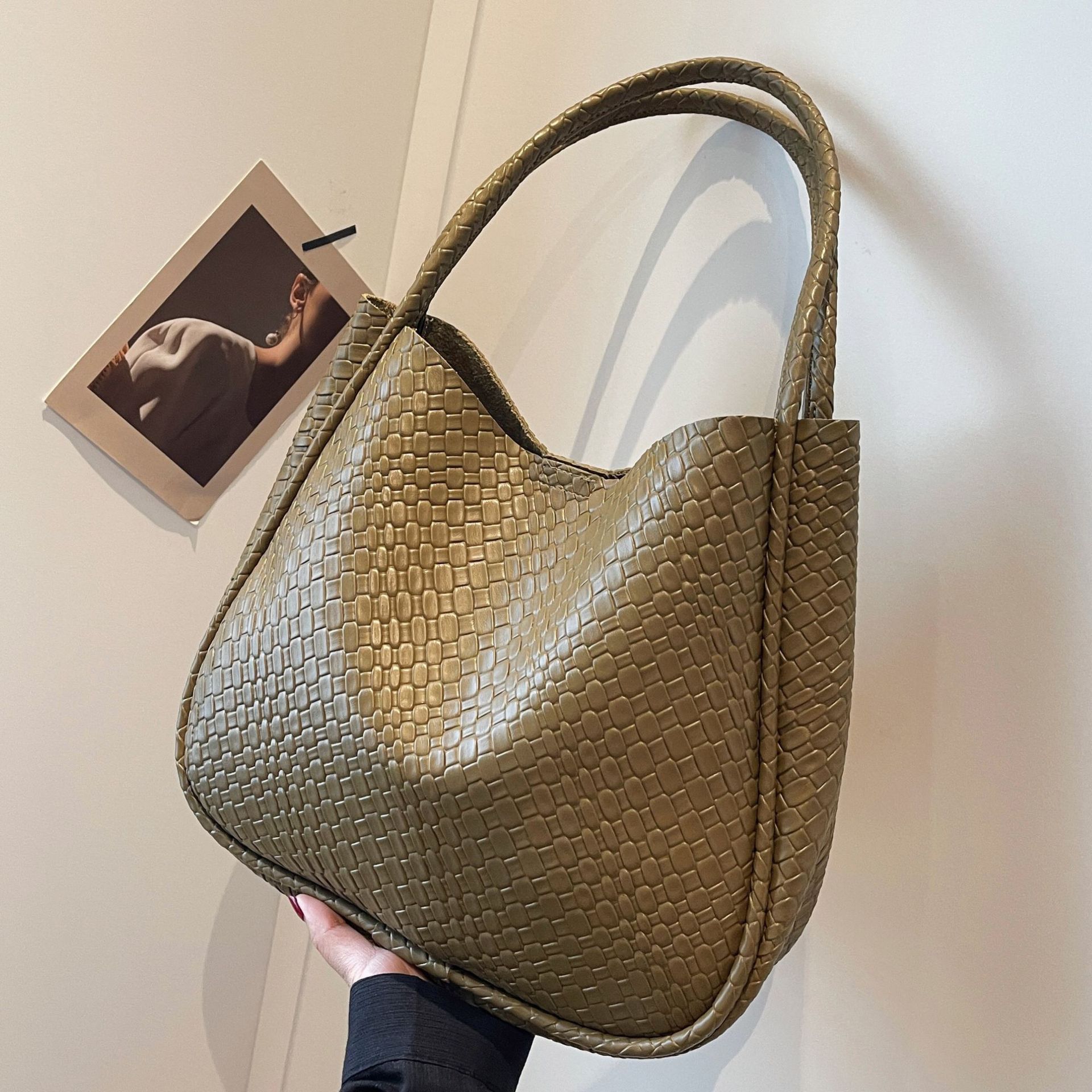 Vintage Fashion Large Capacity Women's Simple Tote Niche Texture Shoulder Bag