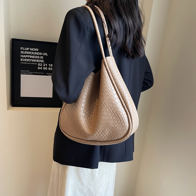 Vintage Fashion Large Capacity Women's Simple Tote Niche Texture Shoulder Bag - Image 3