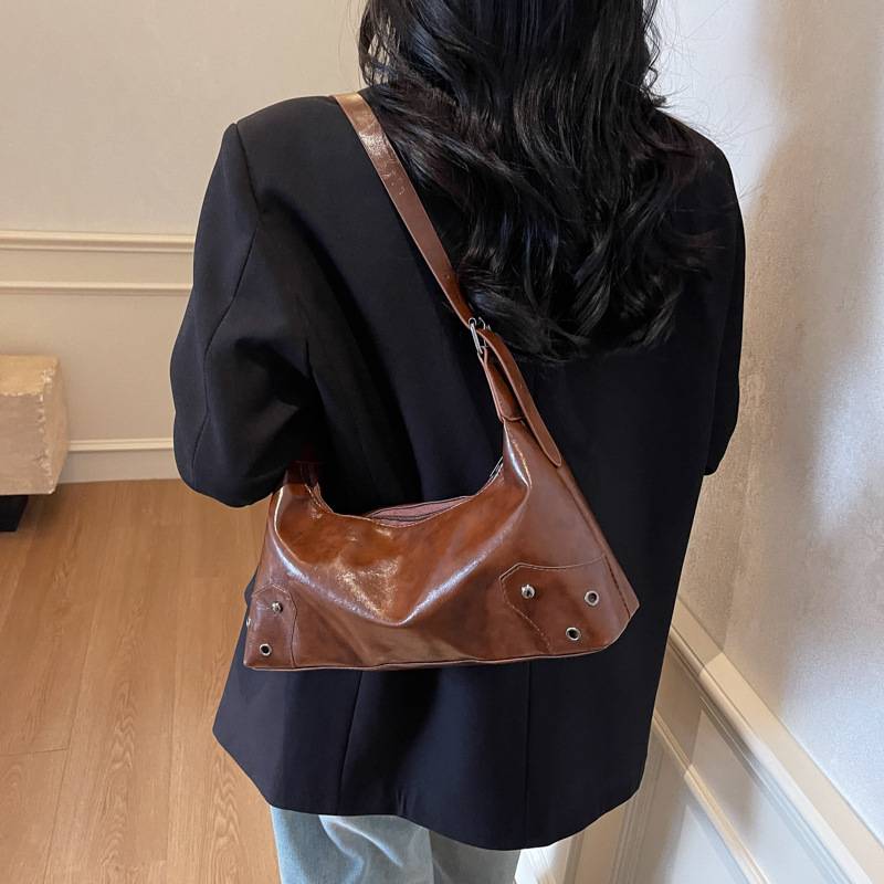 Retro Niche One-shoulder Large-capacity Women's Western Style Joker Texture Underarm Bag Commuting - Image 2