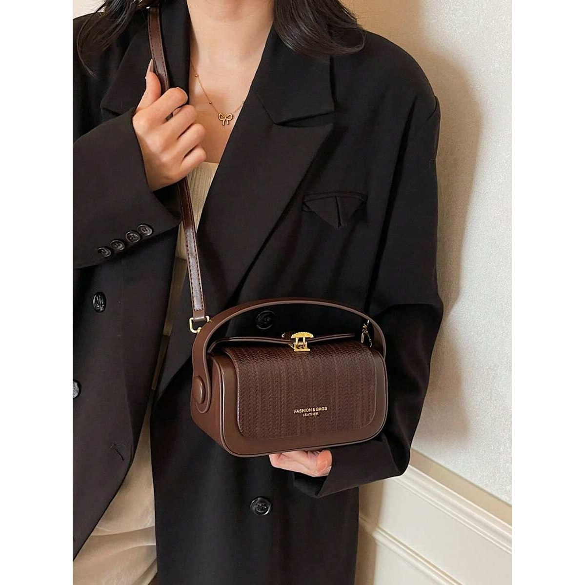 Vintage Weave Barrel Handbag Ladies Luxury Lock Design Daily Crossbody Purse - Image 2