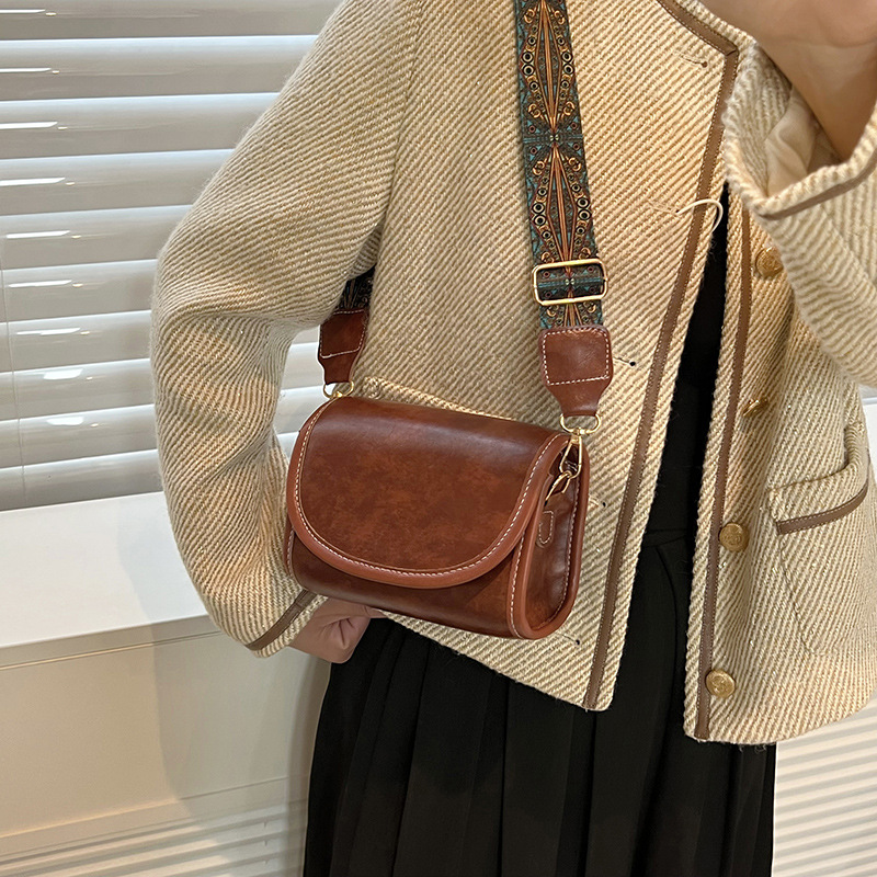 Women's Crossbody Fashion High-end Wide Strap Shoulder Niche Ins Underarm Mini Pillow Bag