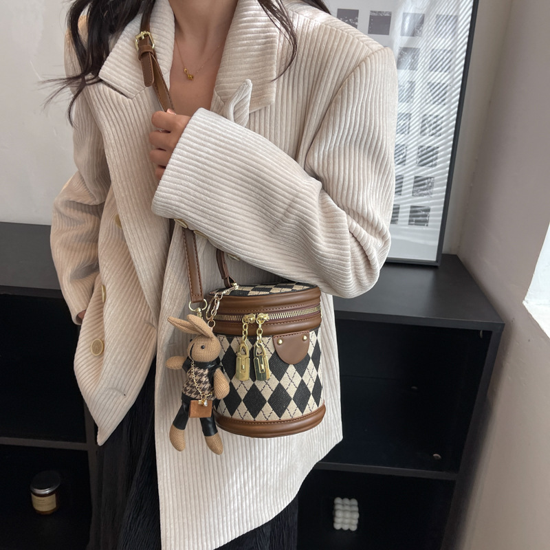 Small For Women 2026 Spring New Fashion Niche Crossbody Textured Quilted Handbag Bucket Bag - Image 2