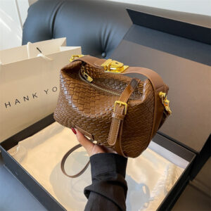 2026 New woven crossbody women’s solid color shoulder bag big capacity