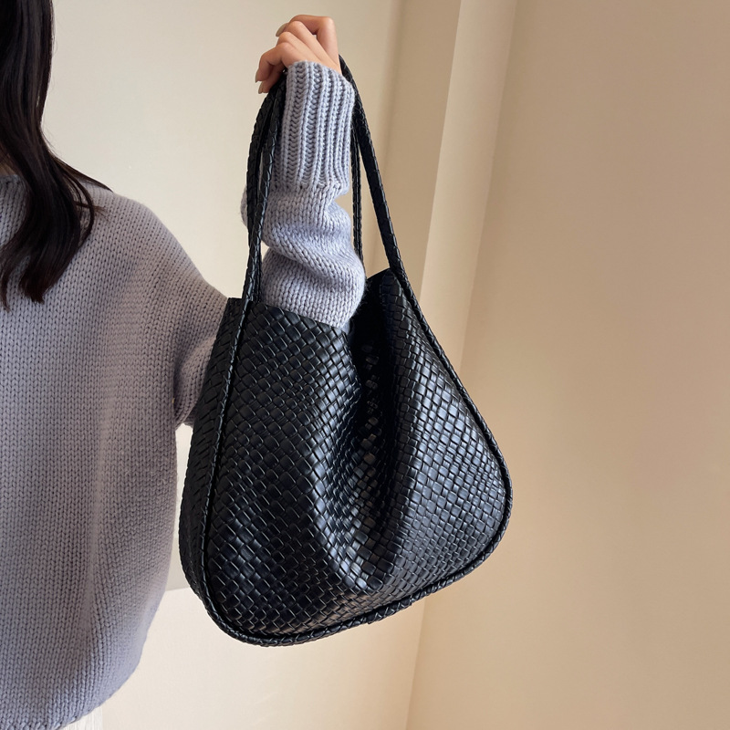 Vintage Fashion Large Capacity Women's Simple Tote Niche Texture Shoulder Bag - Image 2