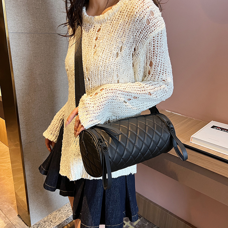 Niche Designer For Women 2026 New High-End Summer Quilted Shoulder Crossbody Cylinder Bag - Image 3