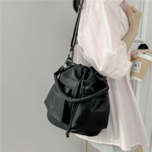 Single shoulder crossbody casual drawstring pleated bag, large capacity lightweight handbag, nylon bucket bag for women