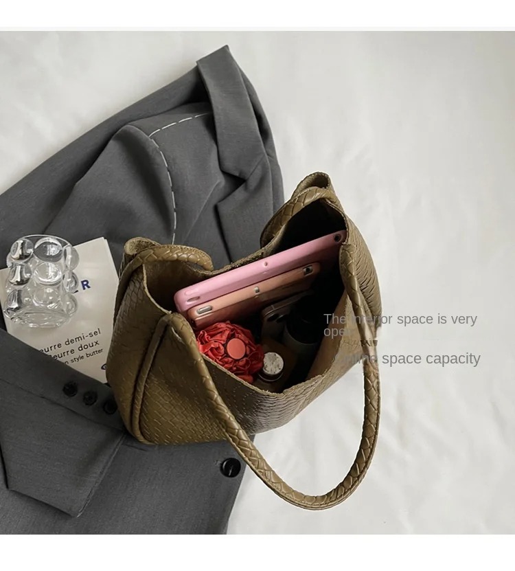 Vintage Fashion Large Capacity Women's Simple Tote Niche Texture Shoulder Bag - Image 10