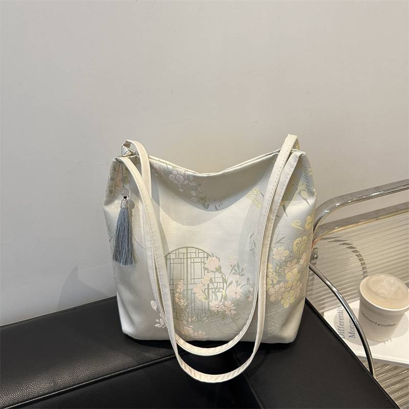 2026 New Chinese Style Tote Trend Personality Shoulder Women Joker Fashion Underarm Bag - Image 3