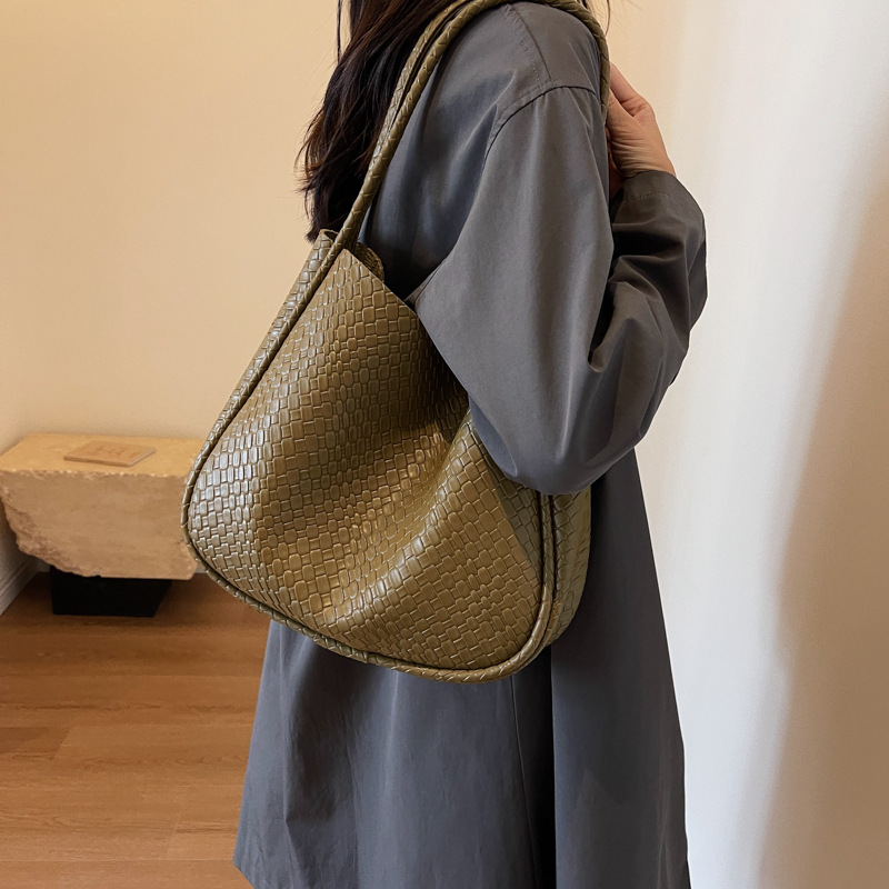 Vintage Fashion Large Capacity Women's Simple Tote Niche Texture Shoulder Bag - Image 7