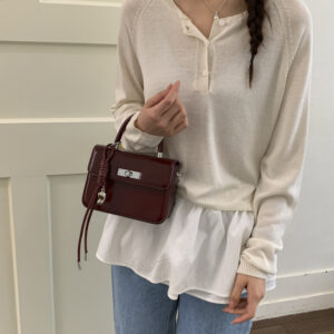 Spring/Summer New Women’s 2026, Unique Solid Color Handbag, Fashionable Versatile Shoulder, Large Capacity Crossbody