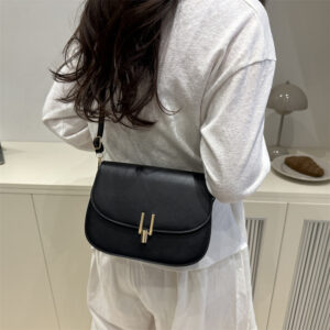 2026 New Fashion Trendy Internet Celebrity Saddle Women’s Chain Shoulder Textured Crossbody Bag