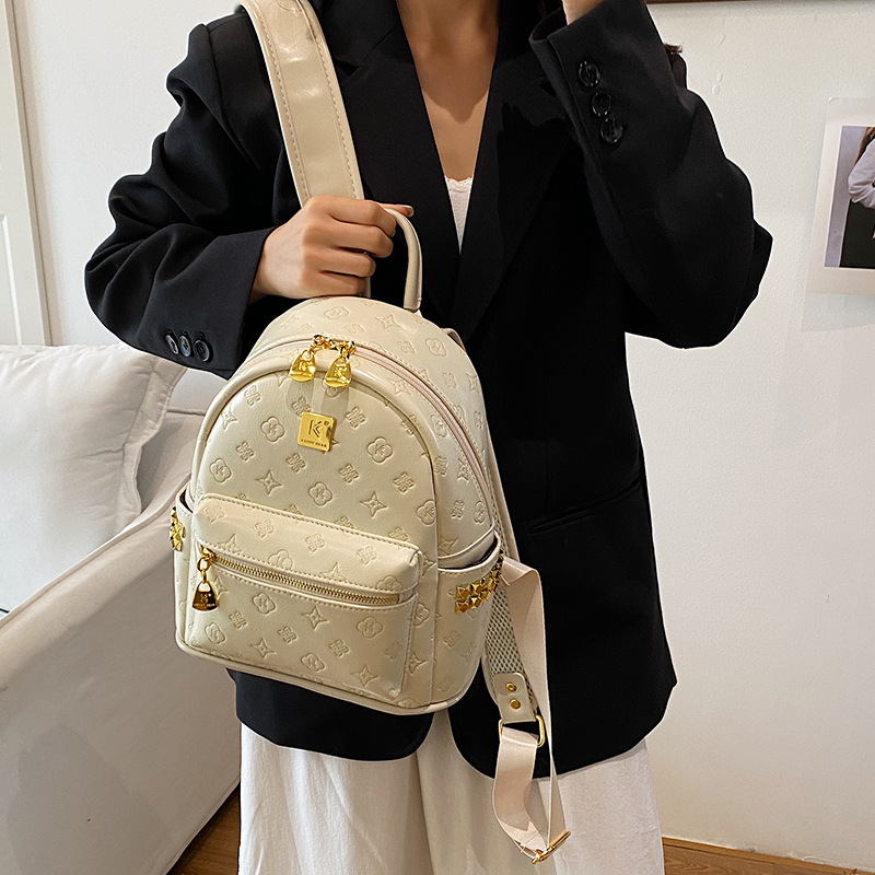 Trendy Pink Large Capacity Backpack High End Fashion Studded Women's Bag - Image 3