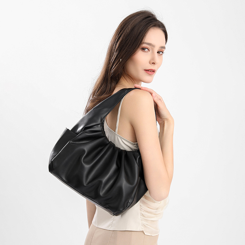 New 2026 Summer Niche Handbag Clutch Wrinkled Texture Cloud Fashion Horn Large Women's Bag - Image 6