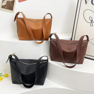 Versatile INS Style Crossbody For Women New Large Capacity Casual Simple Tote Niche Commuter Underarm Bag