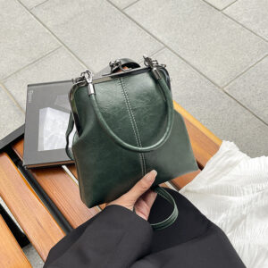 Retro Women’s Handbag 2026 New Fashion Single Shoulder Crossbody With Oil Wax Texture And Chinese Style Clasp Small Bag