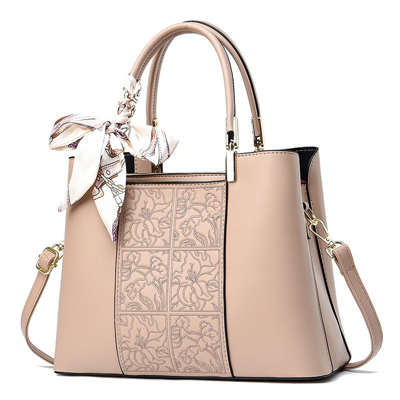 High end embroidery Chinese style middle aged women's bag mother's large capacity handbag - Image 5