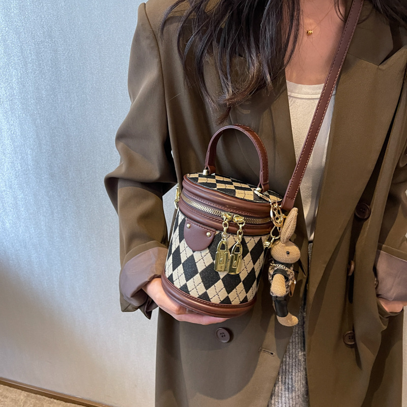 Small For Women 2026 Spring New Fashion Niche Crossbody Textured Quilted Handbag Bucket Bag - Image 3