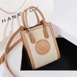 High-quality textured retro for women 2026 new versatile niche shoulder messenger simple casual mobile phone bag