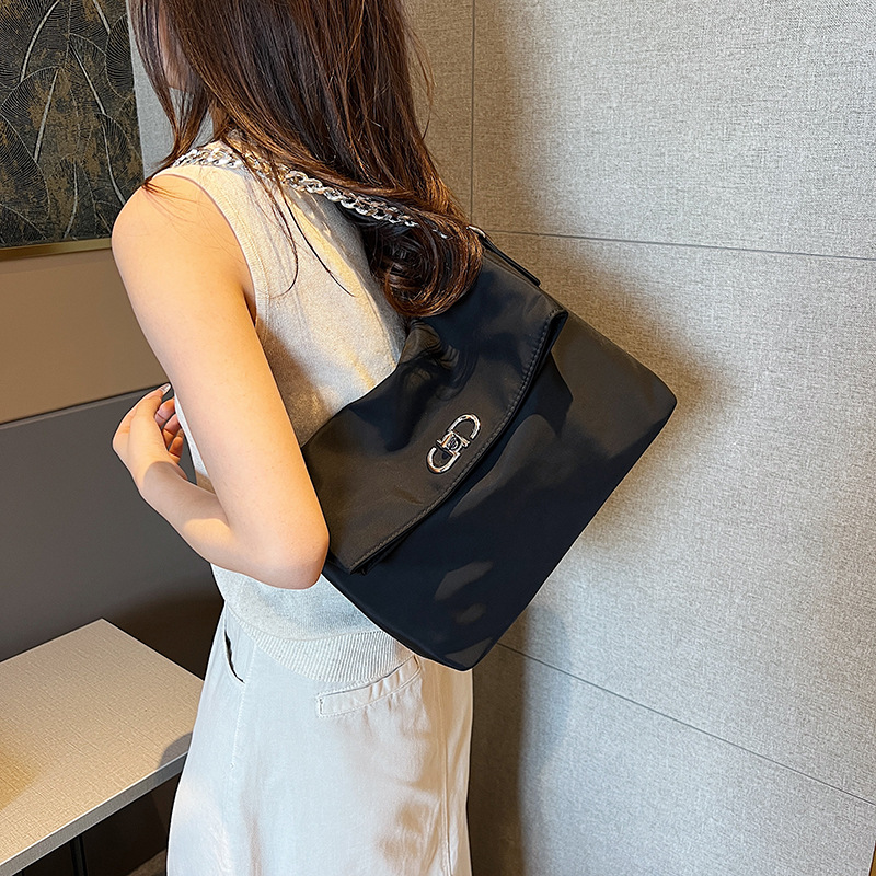Women's large capacity commuter black nylon shoulder crossbody bag - Image 6