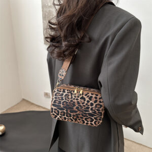 Single Shoulder Women’s New High-Value Large Capacity Leopard Print Handbag Portable Makeup Bag For Women