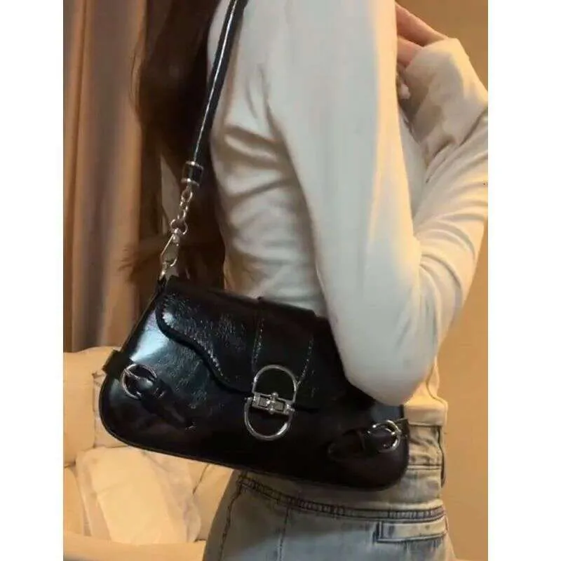New Underarm Melard Hardware Lock Flip Commuter Crossbody Bag For Women Two-in-One - Image 6