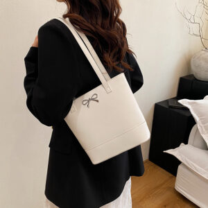 2026 New Fashion Commuter Women, Large Capacity Aesthetic Shoulder Bag, Trending Butterfly Tote Bag For Women This Year
