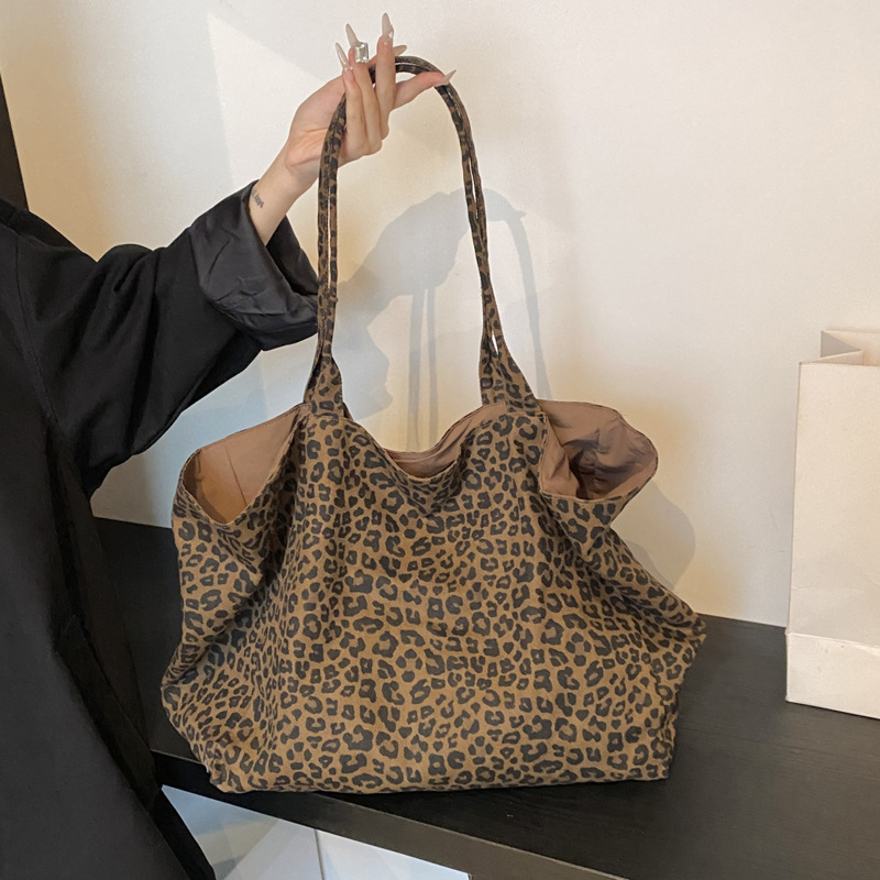 Women's New 2026 Shoulder Leopard Print Casual Shoppin Lare Capacity European And American Fashion Solid Color Tote