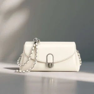 Trendy Shoulder Bags For Her: Luxurious Unisex Style In A Variety Of Colors