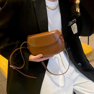 2026 New large-sized pressed shell versatile leather saddle casual and fashionable shoulder bag, crossbody bag
