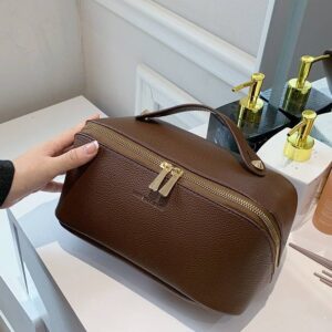 Vintage-Inspired PU Leather Cosmetic Bag With Metal Logo – Spacious Makeup Organizer For Travel & Home Storage