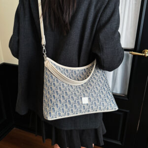 Women’s Small Embroidered Shoulder/Crossbody Bag Retro Niche Design New Style Versatile Handbag
