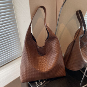 Vintage Large-Capacity Women’s 2026 Fashion New Simple Shoulder Soft Surface Casual Commuting Textured Bucket Bag