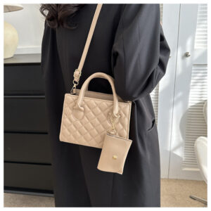 Trendy Fashionable Diamond Pattern Embroidered Shoulder New Stylish Mother Daughter Small Square Handbag/Crossbody Bag