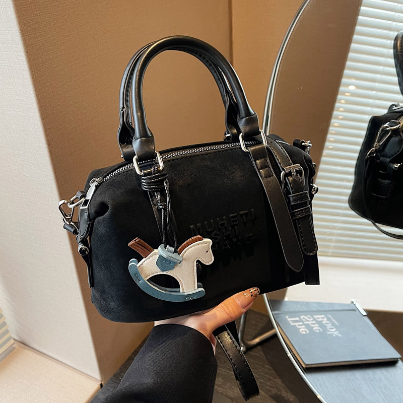 Casual And Simple Handbag For Women 2026 New Model Large Capacity Stylish Crossbody Niche Design Commuter Bag - Image 4