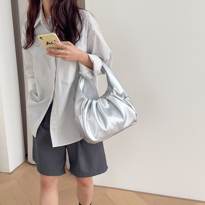 New 2026 Summer Niche Handbag Clutch Wrinkled Texture Cloud Fashion Horn Large Women's Bag - Image 4