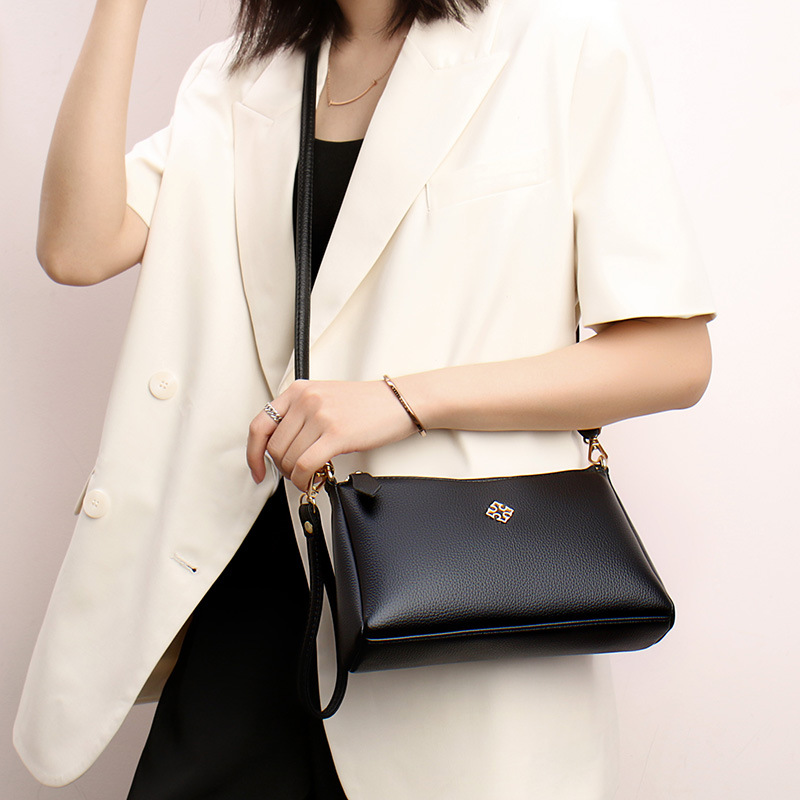 Women's High-quality Fashion Middle-aged Mother Soft Shoulder Messenger Bag - Image 4