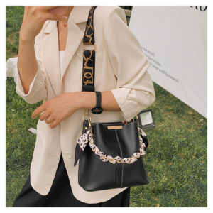 High-Quality Texture Bucket For Women 2026 Large Capacity Simple New Fashion Crossbody Niche Commuter Shoulder Bag