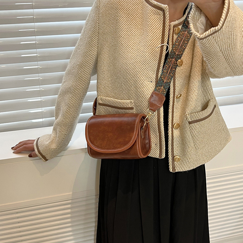 Women's Crossbody Fashion High-end Wide Strap Shoulder Niche Ins Underarm Mini Pillow Bag - Image 4