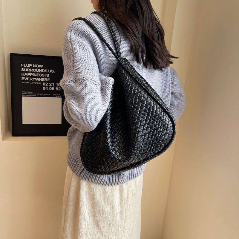 Vintage Fashion Large Capacity Women's Simple Tote Niche Texture Shoulder Bag - Image 5