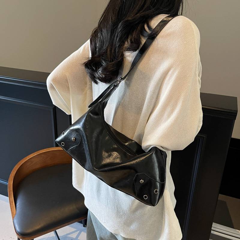 Retro Niche One-shoulder Large-capacity Women's Western Style Joker Texture Underarm Bag Commuting